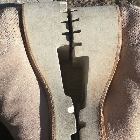 Dolce Vita Huey H2O Water-Resistant Suede Crocodile Embossed Lug Booties Sz 8.5 - Picture 6 of 10